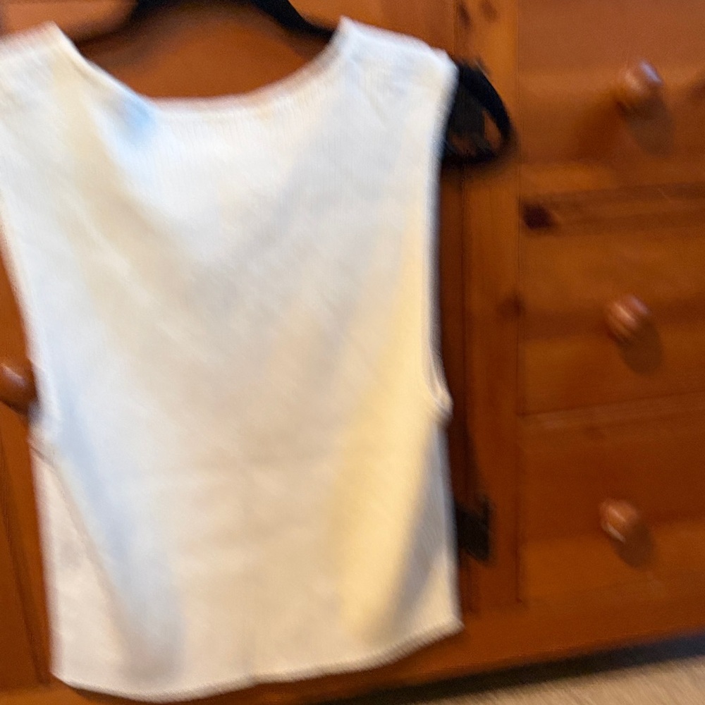 Le Lis Cream Bow-Accent Tank Top - Picture 4 of 4